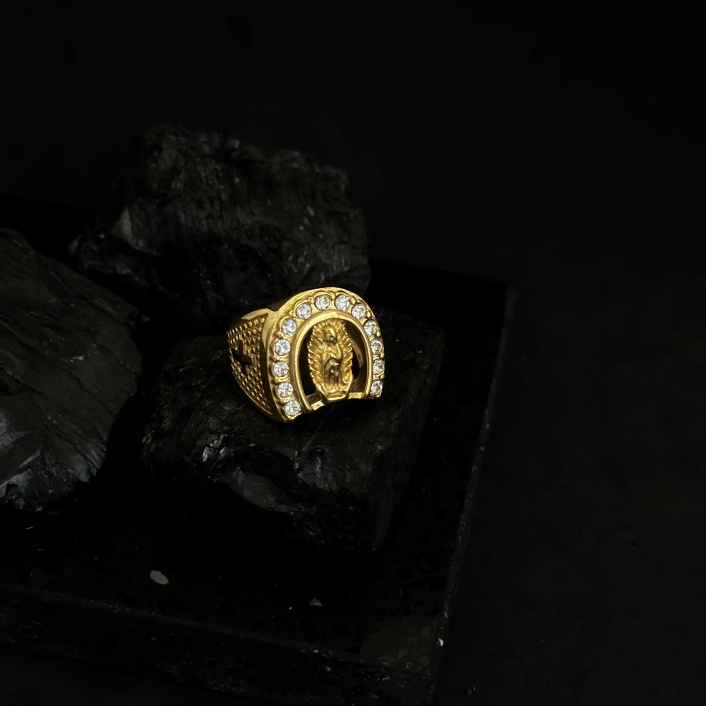 Anillo de Caballero Con Diseño Guadalupe Con Piedras Cristal + Envío Gratis