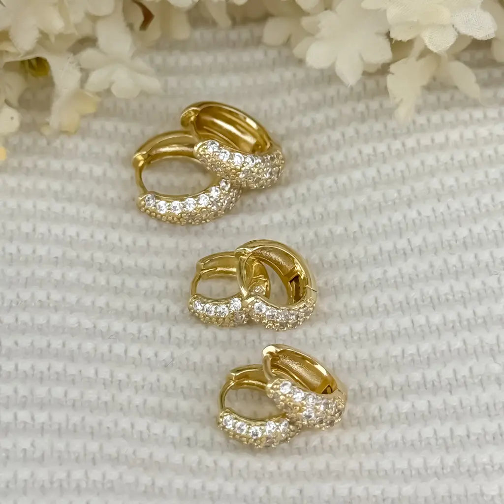 Juego de Candongas en Oro Laminado 18k  Pequeña Mediana y Grande con Micro circones en Oro Laminado 18k con Garantia de por vida