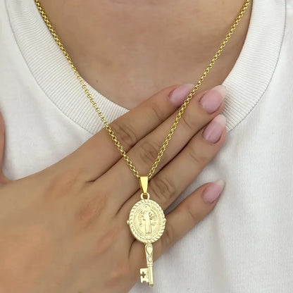 Amuleto de LLave de San Benito en Oro Laminado 18k con Garantia de por vida