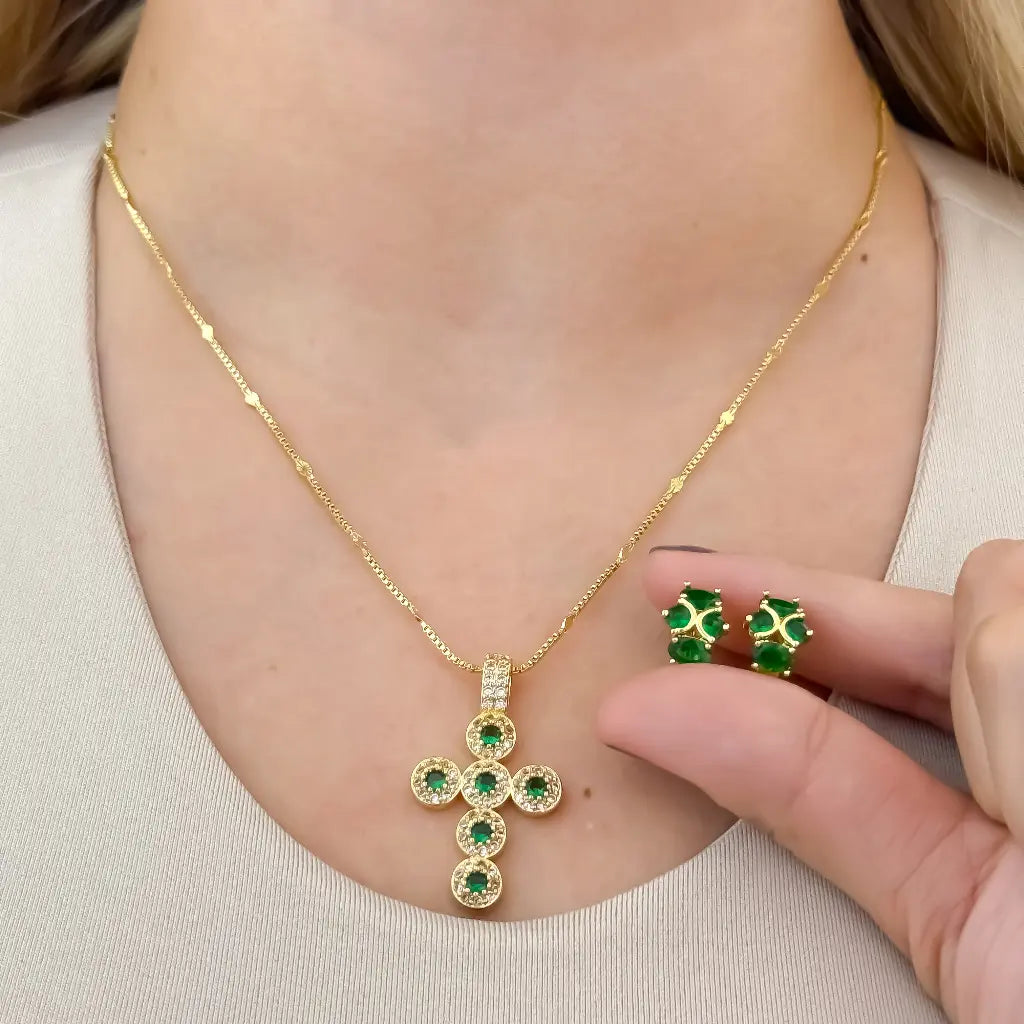 Conjunto Verde para Dama Cadena Cubana + Cruz Verde Esmeralda + Candongas verde Esmeralda en Oro Laminado 18k con Garantia de por vida